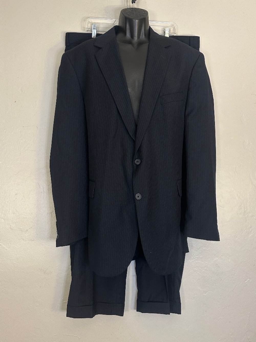 Arrow Full Suit 48L Pants 40" waist 30" inseam Gently worn 2 button Center vent